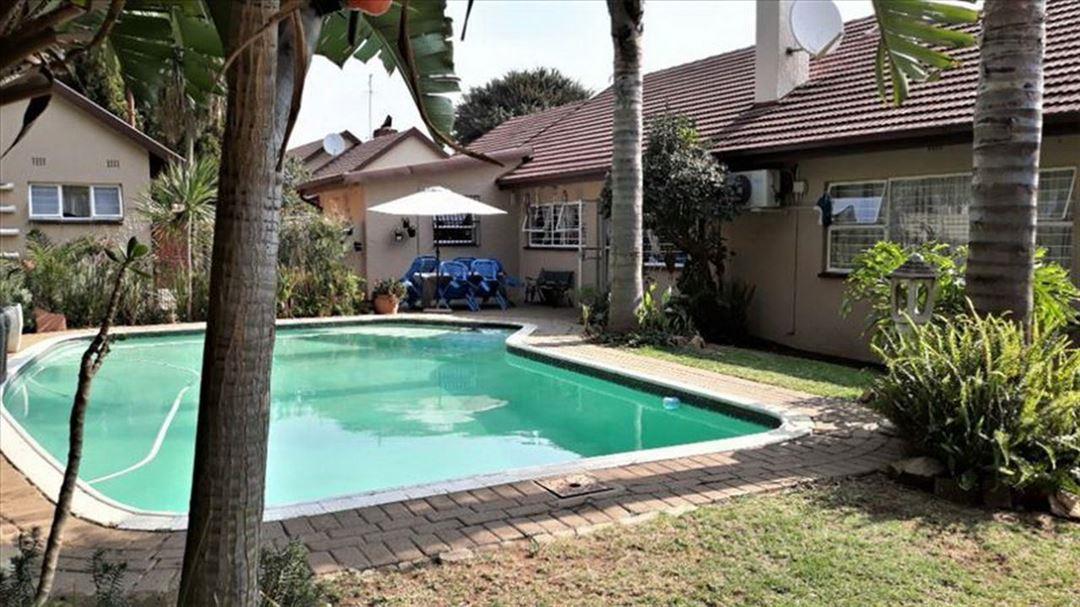 3 Bedroom House for sale in Aston Manor P24114157447