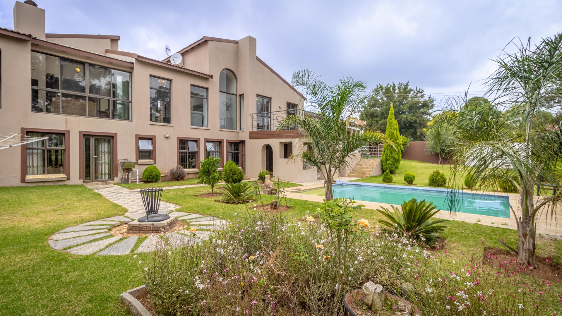 4 Bedroom House for sale in Overkruin 88 Bendor Avenue P24114157727