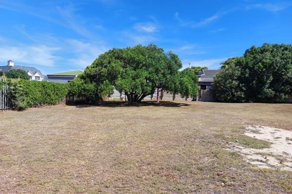 SOLE MANDATE
Introducing a level, vacant stand tucked away in a quiet cul-de-sac.  This 567 m&#178; piece of land is cleared and ready ...
