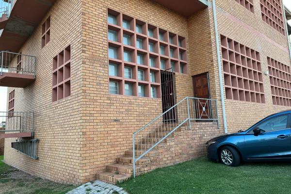 Loft Apartment

Available 1 July 2024
 
Bathroom with shower
Communal pool, braai ...