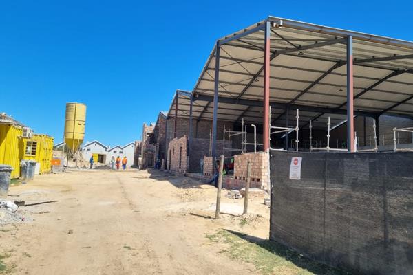 These beautiful units, zoned for mixed use, is close to the busy Okavango Crescent, N1 &amp; R300 also in proximity.
This area is very ...