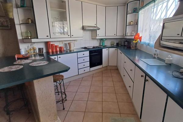 Stunning kitchen with scullery

Open plan lounge with jetmaster, space for small breakfast table and chairs.
Diner

3 Bedrooms
2 ...