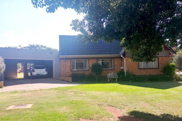 This property is 7501 sqm big and situated in the sought after suburb of Bredell.

It boasts two 3 bedroom homes with bathroom ...