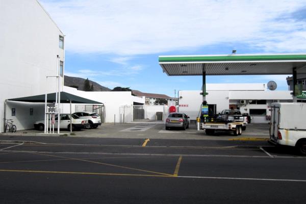 WORKSHOP FACILITIES – This space is centrally positioned along the busy Fish Hoek Main ...