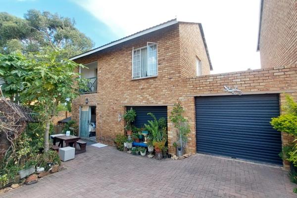 Situated in the heart of Sundowner, this stunning duplex offers a perfect blend of ...