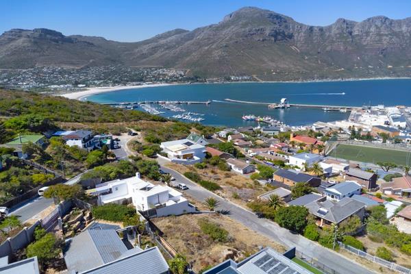 This plot is set high up in the Hout Bay Heights and offers panoramic sea views of the entire bay stretching all the way past the ...