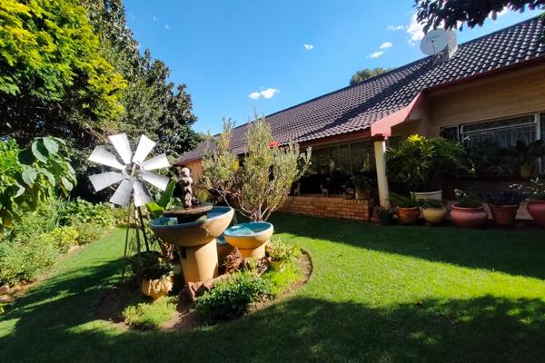 This house features
 five bedrooms all with built in cupboards three with carpets and two tiled and one with a walk in closet 
two ...