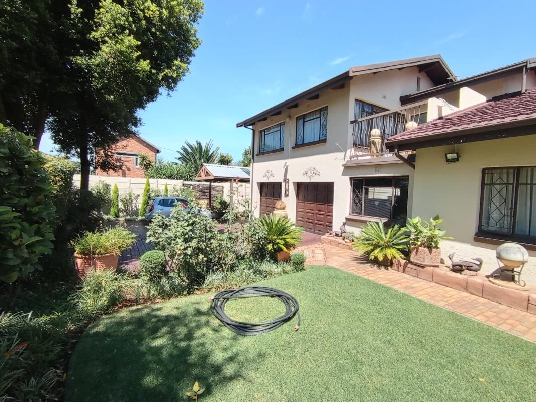 4 Bedroom House for sale in Farrarmere P24114167268