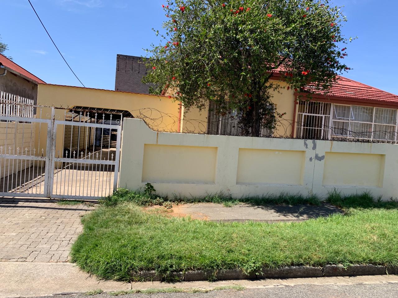 10 Bedroom House for sale in Regents Park P24114463014