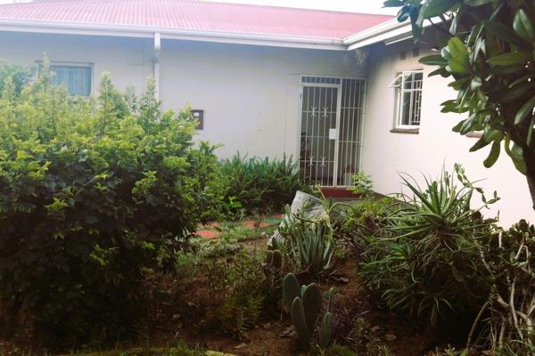 3 Bedroom Home
* New Kitchen 
* 1 Bathroom
* Sun Room
* Car Port
* Big Garden
* Investment opportunity