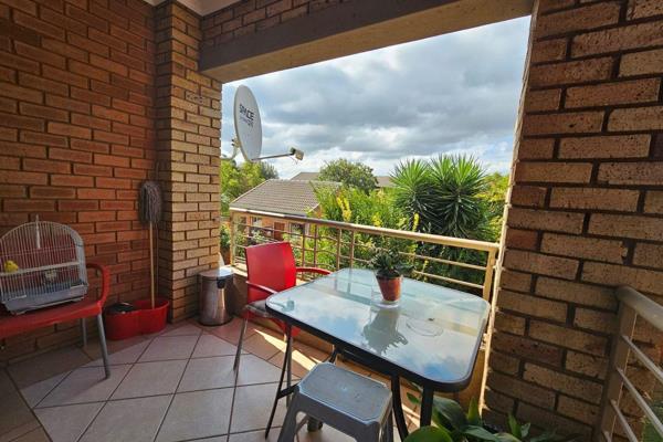 2 Bedroom apartment situated in Equestria!!

This home offers 2 bedrooms, 1 bathroom with a single garage. Open plan kitchen and living ...