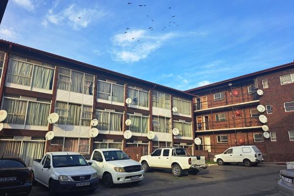 Discover the perfect blend of comfort and convenience with this charming 1-bedroom, 1-bathroom apartment for sale in Germiston South ...