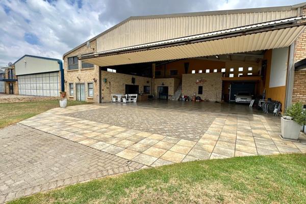 Trully unique Airhanger home with no loadshedding and Airfield experience!

Please watch video here for the experience!
*	Sectional ...