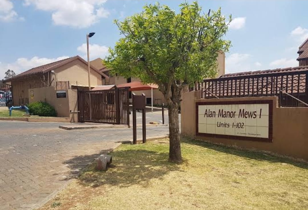 Alan Manor Property Townhouses for sale in Alan Manor