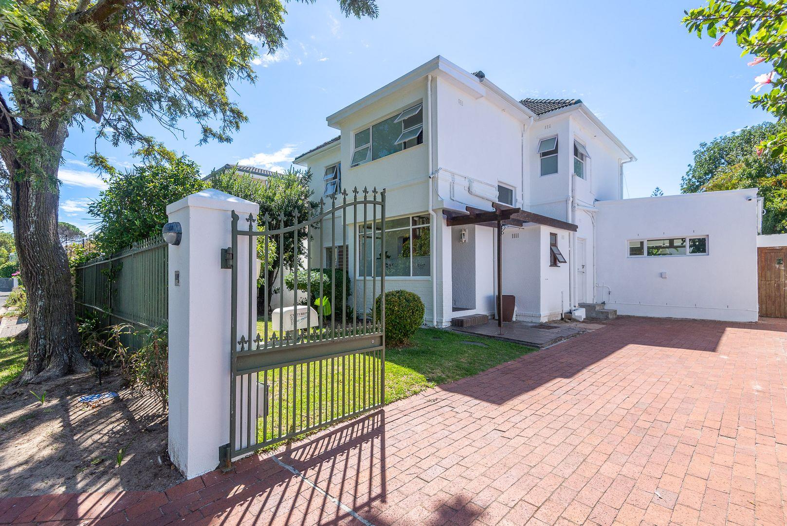 4 Bedroom House for sale in Rondebosch 6 Blythwood Road P24112855608