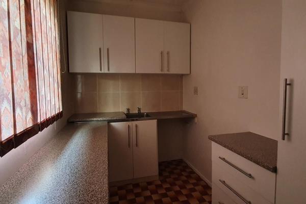 BRINDHAVEN: A neat  and  tidy 2-bedroom, 1-bathroom flatlet with utilities included.  1 vehicle to park.


Communal Driveway, with ...