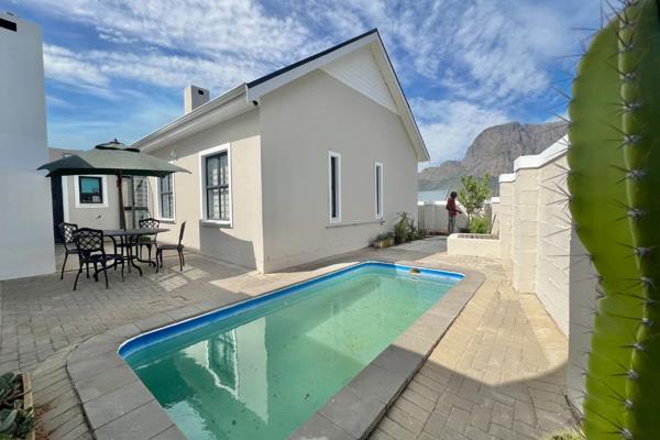 Cute self catering cottage with country feel situated in the heart of beautiful Pniel.  Experience village life in this happy street ...