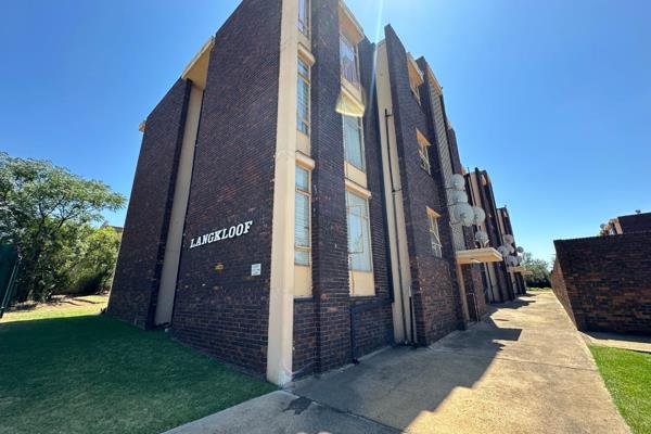 This unit can be found in the flourishing area of South Crest in the Langkloof building ...