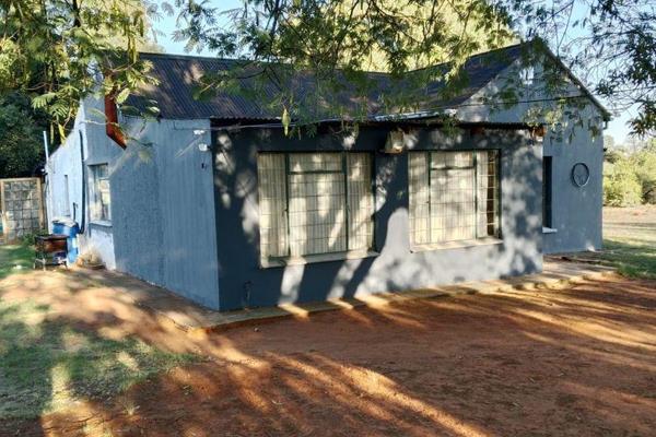 Nestled within the picturesque landscape of Quaggafontein sits a 3-bedroom house, surrounded by the tranquility of a small holding. ...