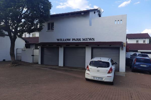 Brilliant buy !!! 

Top stack unit in very popular complex in Willow Park Manor.  Situated close to the N4 Highway, German School ...