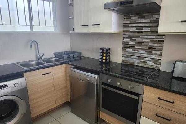 Beautifully Renovated Apartment!!
Stunning open plan kitchen to Spacious Lounge and ...