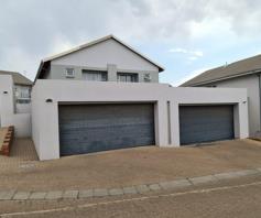 Apartment / Flat for sale in Die Heuwel Ext 2
