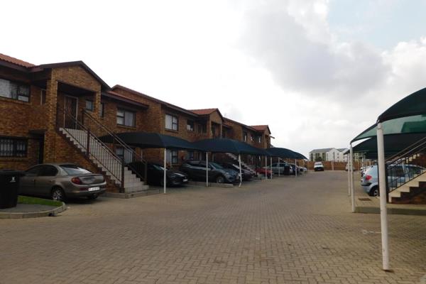 3 bedroom and 2 bathroom ground floor unit in the prestigious Boksburg area. This ...