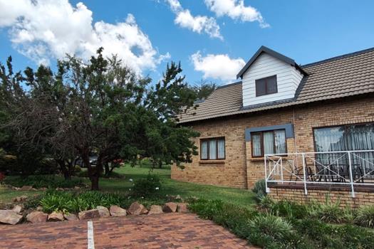 3 Bedroom Townhouse for sale in Noordheuwel