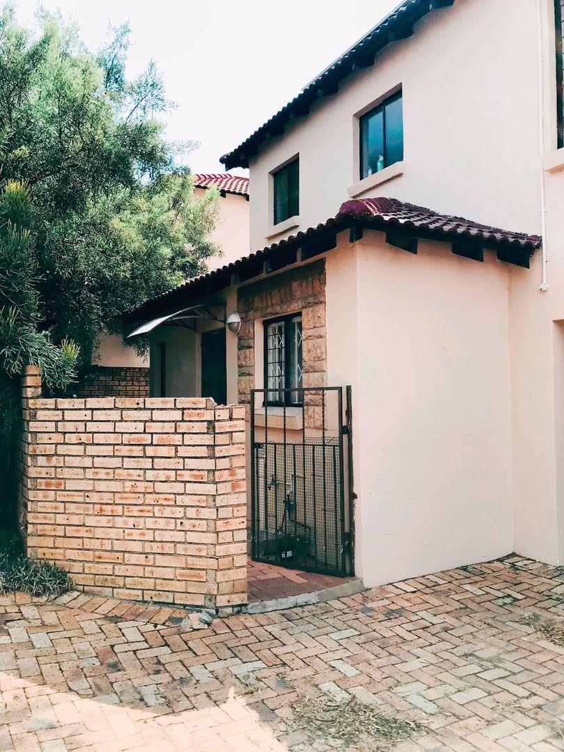 3 Bedroom Townhouse for sale in Northgate 31 Montrose P24114184096