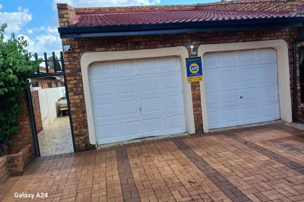 House For sale in Spruit View 

This property offers 5-  bedrooms, the main bedroom has got a big en-suit with bathroom and shower ...