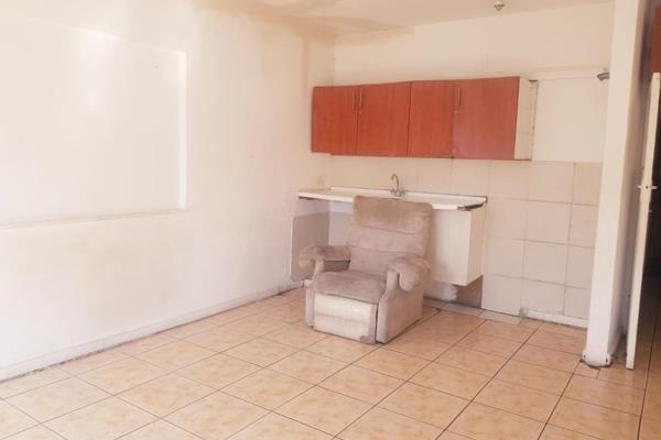 This bachelor flat is in a fair condition located in the prime area of Durban Central. ...