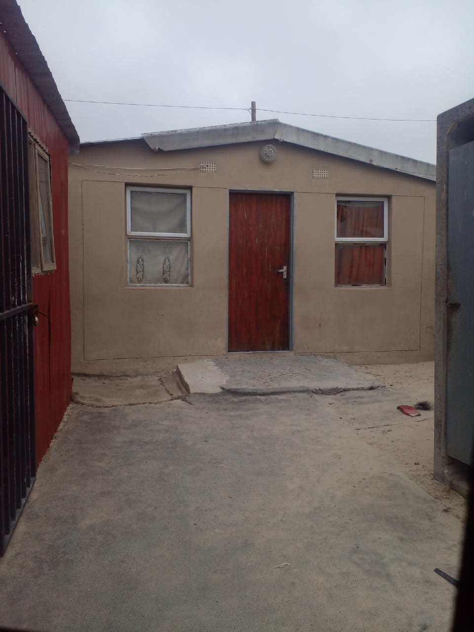 2 Bedroom House for sale in Mfuleni - P24-114188421