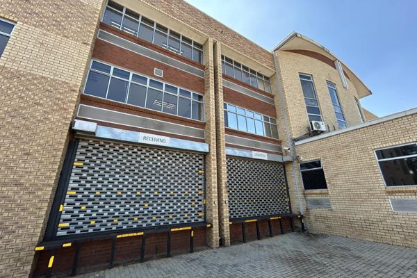 Warehouse unit of approx. 2373m2 TO LET in Midrand. The unit is located just off 15th ...