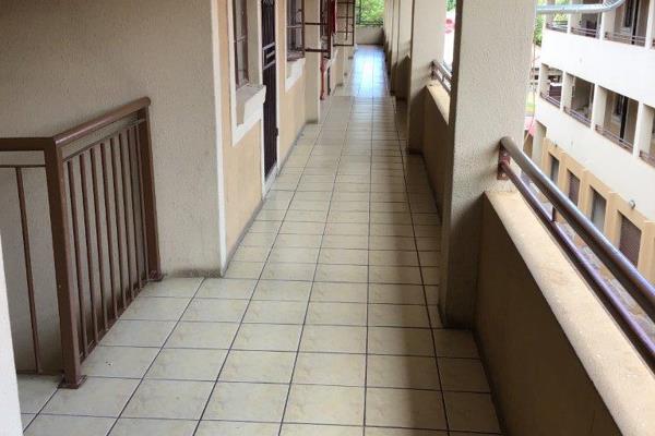 Polokwane Central
Neat two bedroom flat to rent on the 3rd floor in Polokwane Central.  
2 x Bedrooms
Kitchen
Lounge 
Bathroom
1 ...