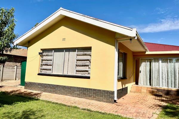 Come view this four-bedroom house Only  R950 000
Three garages with carports Small office 
The four-bedroom house with two bathrooms ...