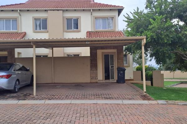 Secure duplex! Centrally situated. Close to schools and shopping centres!! Ideal for investors or young couples!!
Enter into a tiled ...