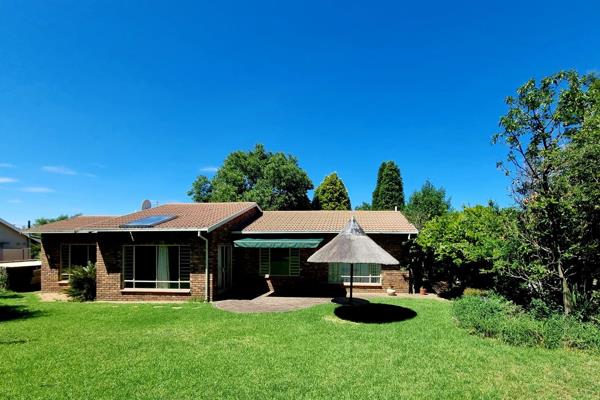 Beautiful sunny family haven nestling in lush treed garden with several fruit trees - ...