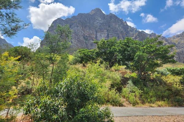 Mountain farm for sale in Paarl
High up on the slopes of Du Toits Kloof pass you will ...