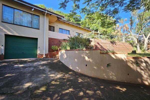 Sole Mandate exclusive to Just Property! Lovely house for sale in Amanzimtoti. Large fully-fitted kitchen with a scullery-area and ...
