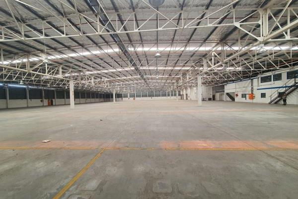 This manufacturing and warehousing complex spans an impressive 13,100m2 and is comprised ...