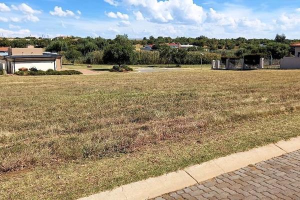 A 1123m2 Stand for sale in an upmarket golfing estate to build your dream holiday home ...