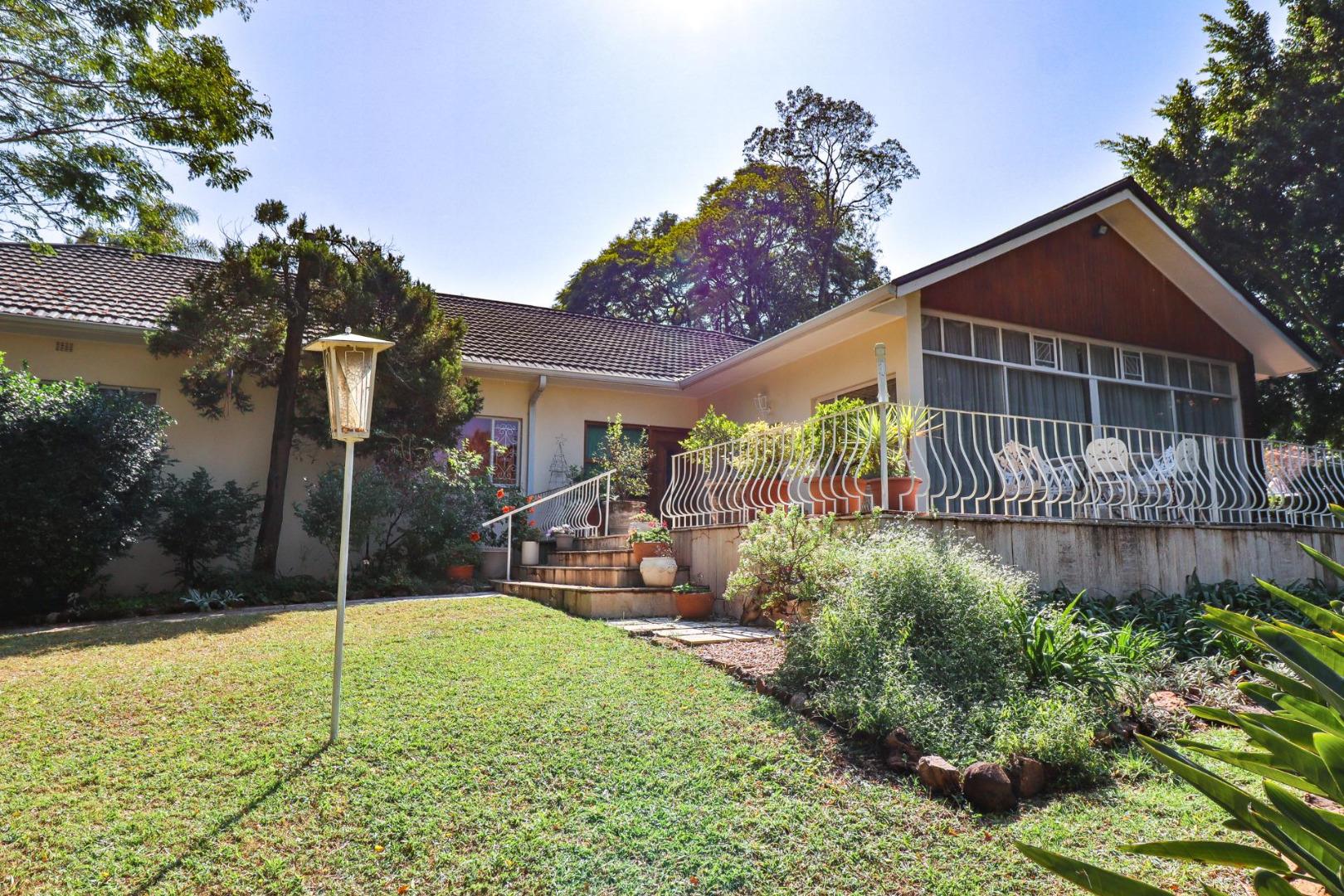 4 Bedroom House for sale in Eastwood P24114195034