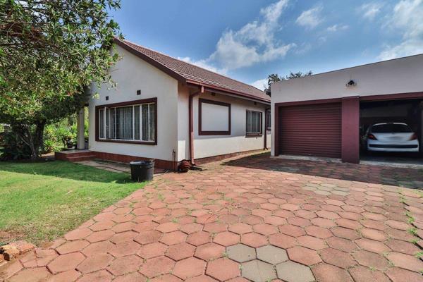 Discover the perfect blend of convenience and comfort with this versatile property located in Rynfield, Benoni. Situated on a main ...