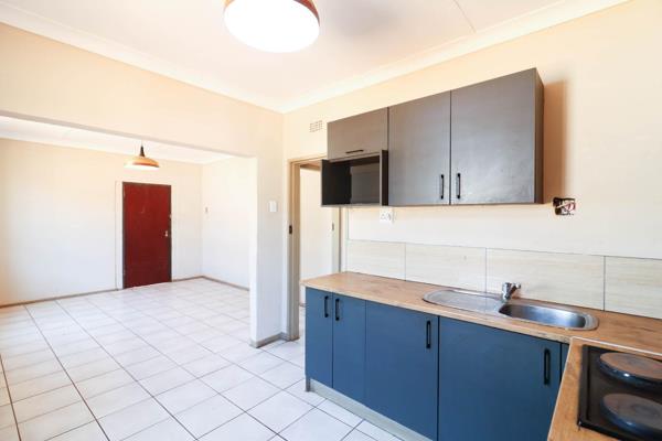 The perfect starter home.
Renovated kitchen opening up to the lounge.
3 bedrooms with built-in cupboards and tiled floors.
One bathroom ...