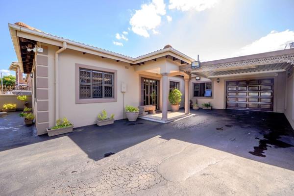 This road level cosy home is set on Palmview Drive, close to all amenities. It offers 4 bedrooms, all with built in cupboards, 3 with ...