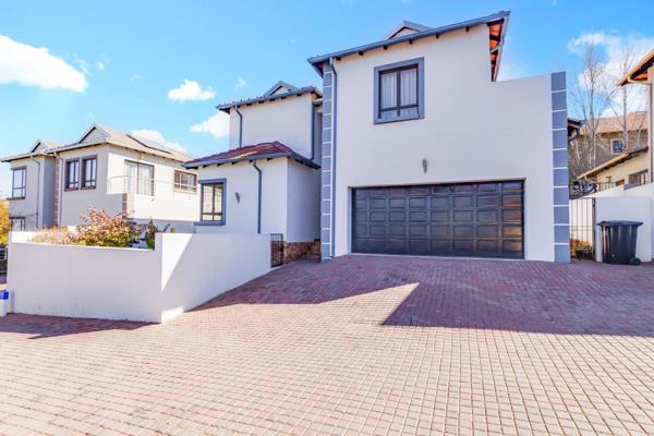 Introducing this magnificent 5-bedroom family home nestled within the highly sought-after Kyalami Glen Estate, where luxury living ...