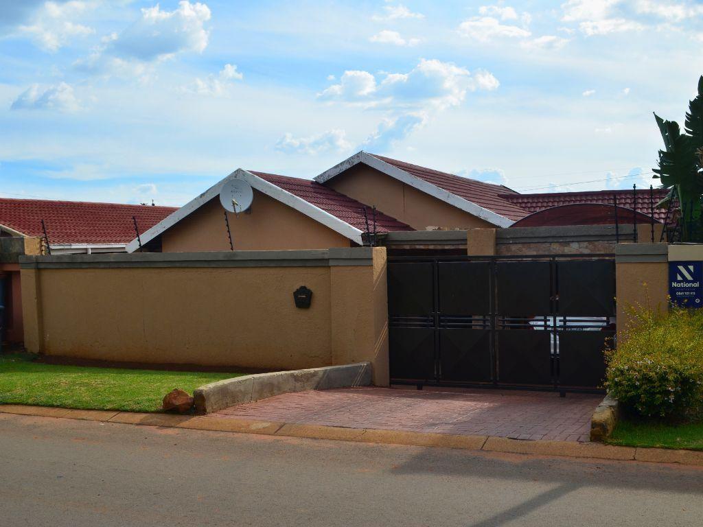 3 Bedroom House for sale in Pimville Zone 6 P24113983719