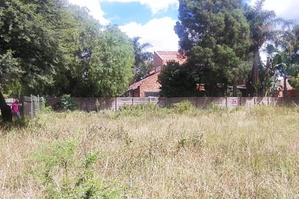 Prime vacant land in Lyttelton Manor EXT 11.  This corner stand is 1580 sq/m and is located next to another open stand.  It is on the ...