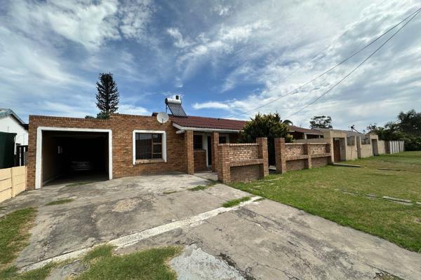 Step into this inviting abode and discover the perfect blend of comfort and functionality. Adorned with a distinctive face brick ...