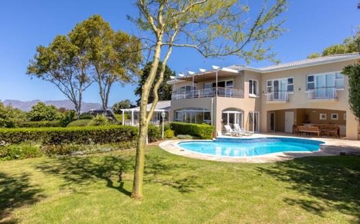 5 Bedroom House for sale in Constantia